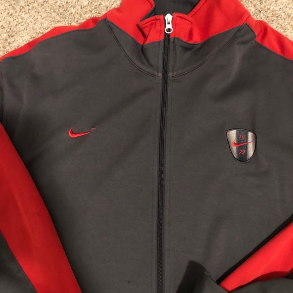(2) - Men’s Nike Jackets - Picture 2 of 5